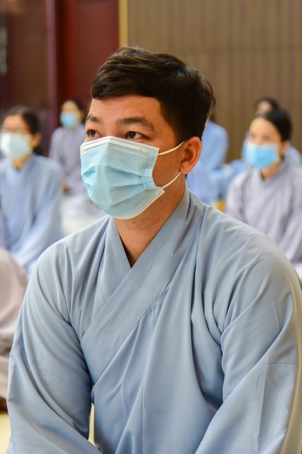 Taking comments to complete recording visual images in the rain season retreat